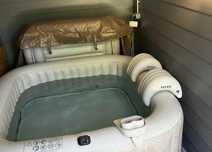Holiday home Cosy Maison 3 Jardin, Parking Prive Et Jacuzzi