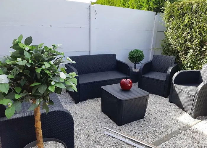 Holiday home Cosy Maison 3 Jardin, Parking Prive Et Jacuzzi